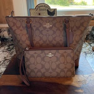 Coach signature tote with zip around wallet